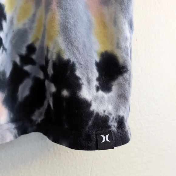 Hurley | Tie-Dye Short Sleeve Mock Neck Crop - Picture 2 of 6
